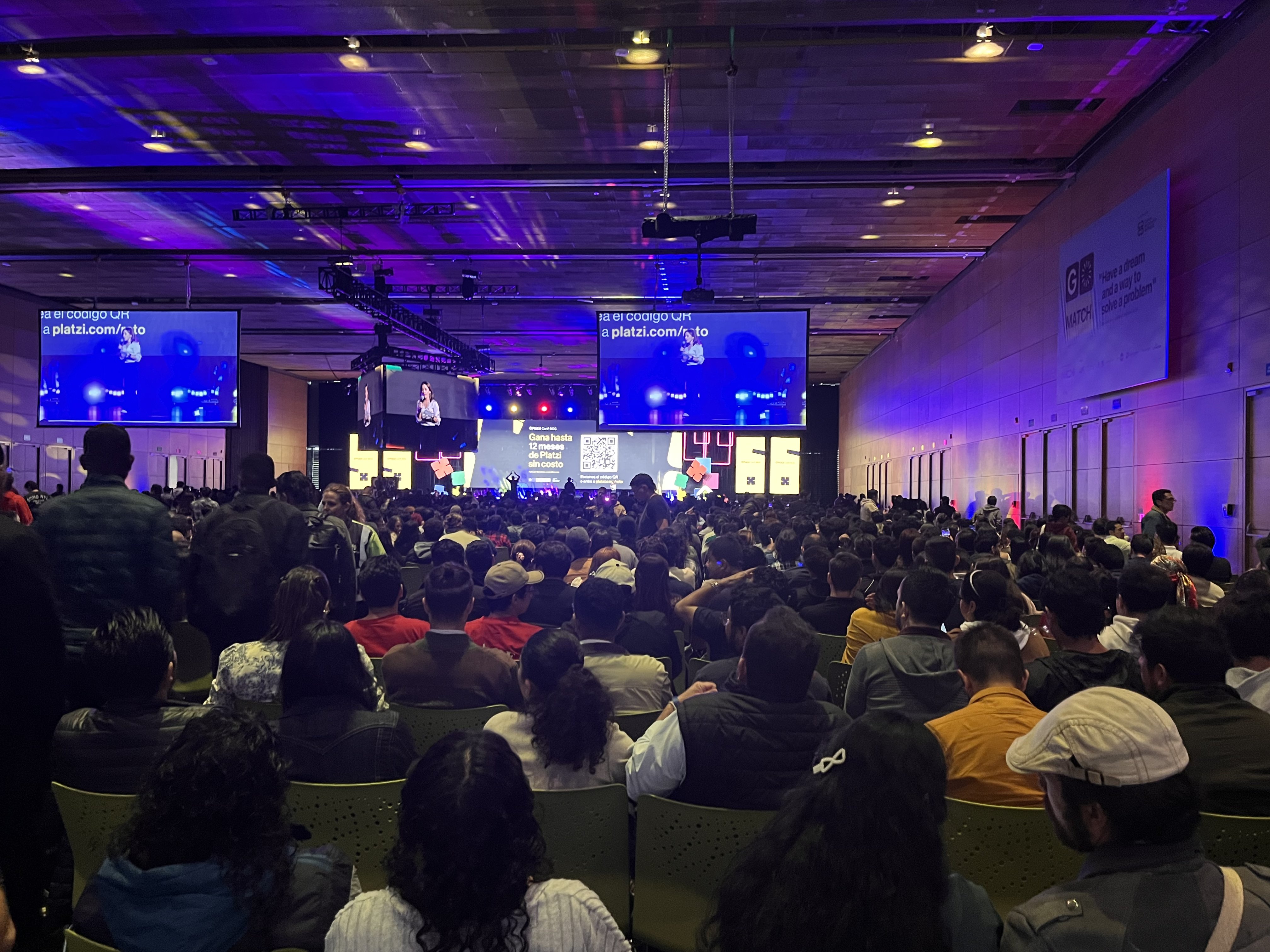 Crowd at Platzi Conf Bogotá main auditorium