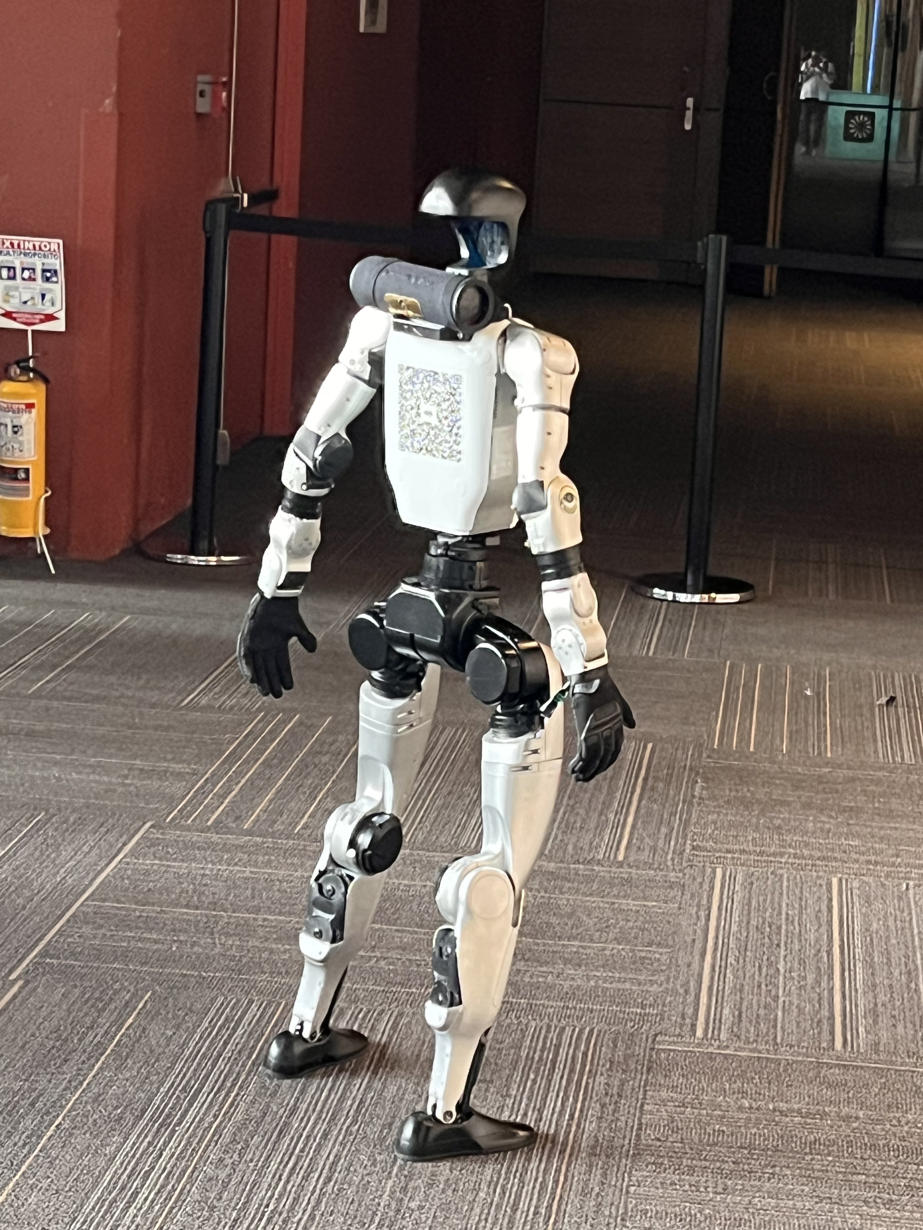 Humanoid robot at Platzi Conf Bogotá
